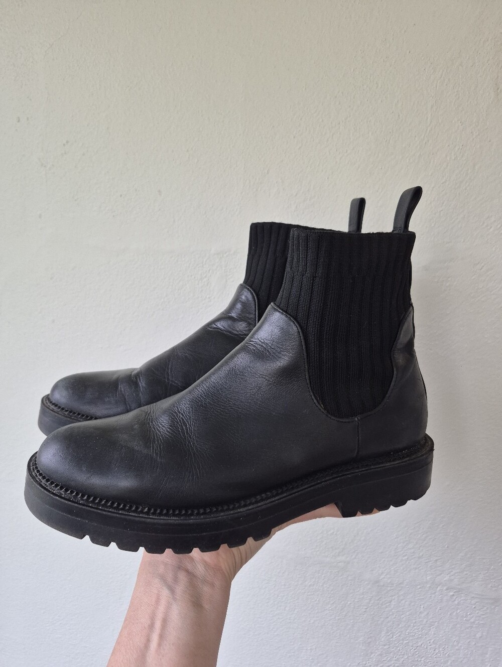 Blondo Leather Chelsea Boots Size 9 Women's